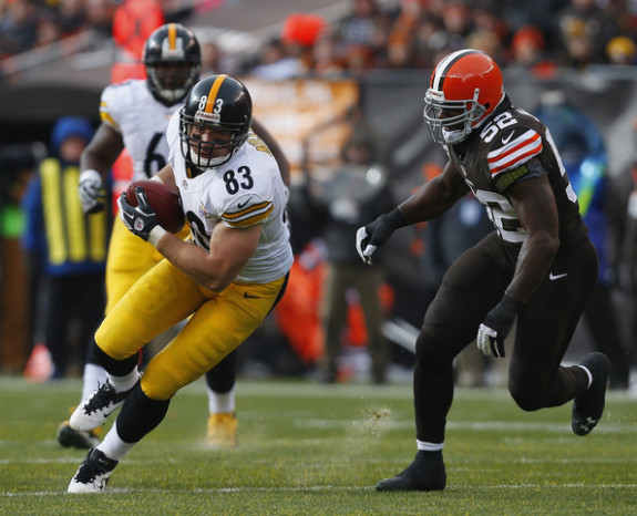 Tight end Heath Miller #83 of the Pittsburgh Steelers runs the ball by linebacker D'Qwell Jackson #52 of the Cleveland Browns at FirstEnergy Stadium on November 24, 2013 in Cleveland, Ohio. (November 23, 2013 - Source: Matt Sullivan