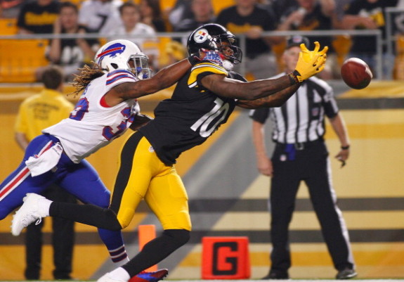 Martavis Bryant #10 of the Pittsburgh Steelers can't make a catch in front of Ron Brooks #33 of the Buffalo Bills during the third quarter