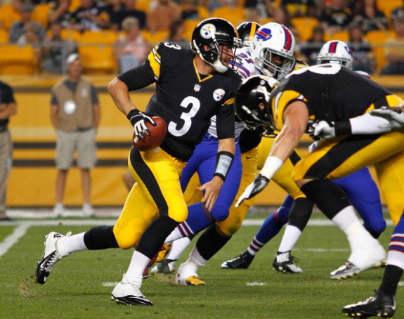 Landry Jones #3 of the Pittsburgh Steelers carries the ball during the third quarter 
