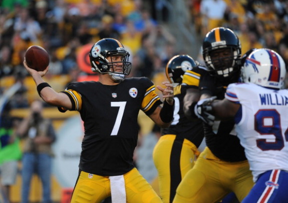 Quarterback Ben Roethlisberger #7 of the Pittsburgh Steelers passes 