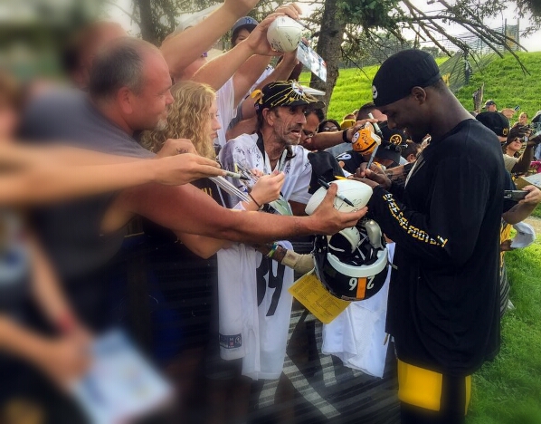 Leveon-bell-2015-training-camp-autographs