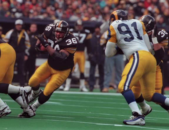 ROOM FOR A BUS-#36 Jerome Bettis goes for a big hole , with the Ram's #91 Leslie O'Neal being held up by the Steelers #38 Jon Witman. First quarter action. (Sports 11/3/96 Sapp)