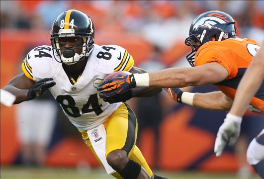 Steelers wide receiver Antonio Brown makes a catch against the Denver Broncos